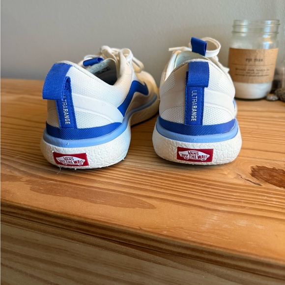 Vans - Picture 5 of 7